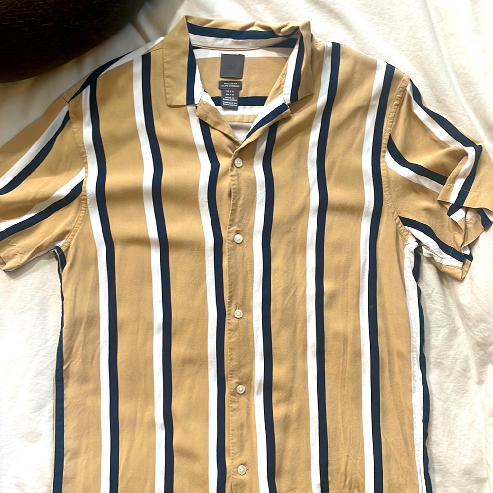 Short sleeve regular fit button up